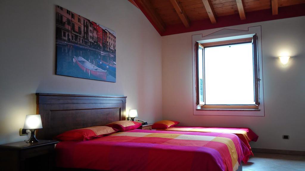 Relais Corte Pontigliardo Colà Szoba fotó